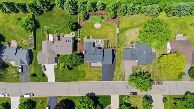 2734 Shadow Wood Court, Chaska, MN 55318