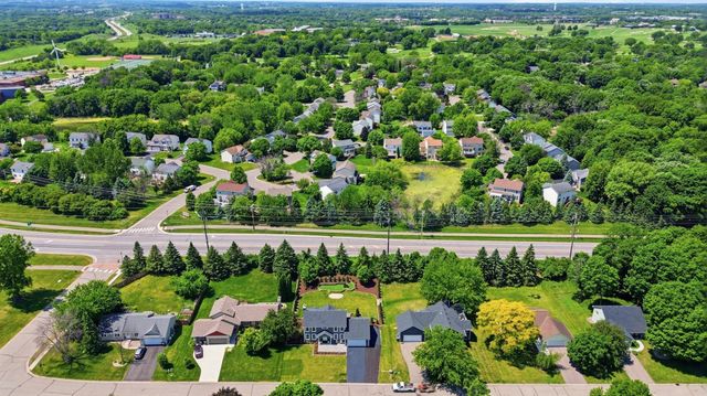 2734 Shadow Wood Court, Chaska, MN 55318