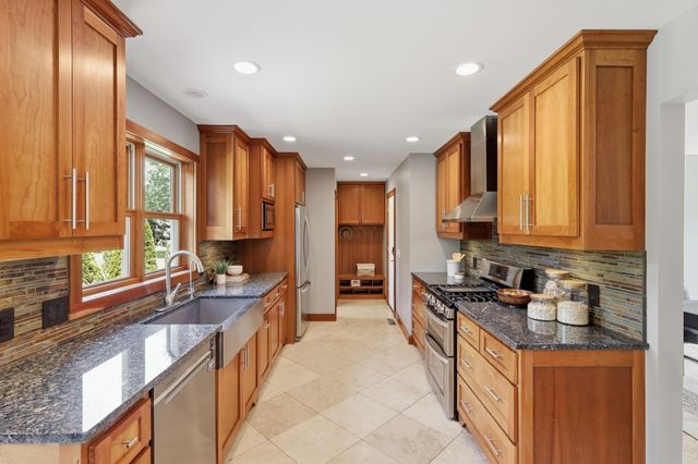 2734 Shadow Wood Court, Chaska, MN 55318