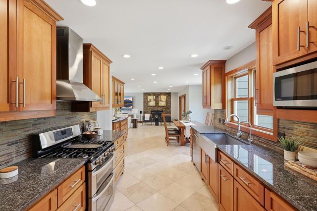 2734 Shadow Wood Court, Chaska, MN 55318