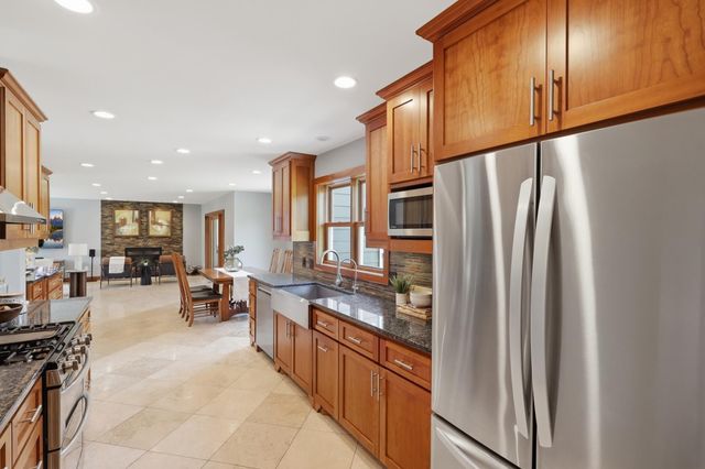 2734 Shadow Wood Court, Chaska, MN 55318