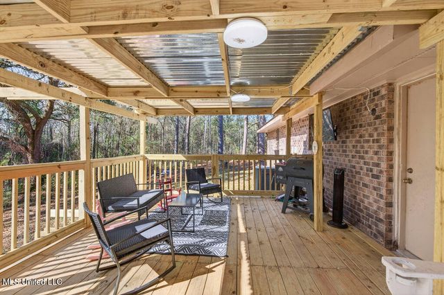 43 Pine Hill Drive, Carriere, MS 39426