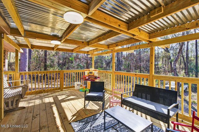 43 Pine Hill Drive, Carriere, MS 39426