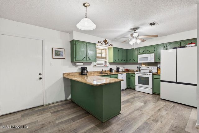 43 Pine Hill Drive, Carriere, MS 39426