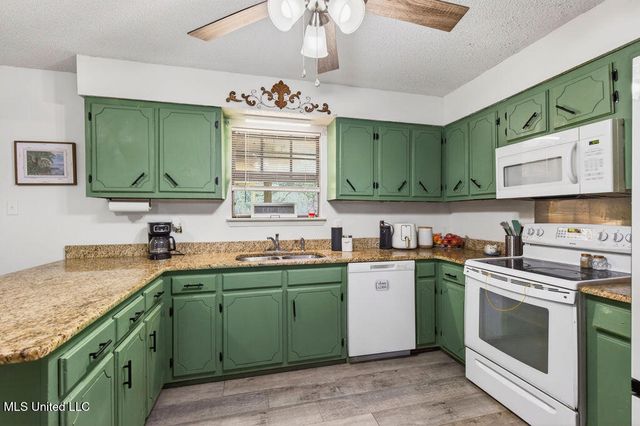 43 Pine Hill Drive, Carriere, MS 39426