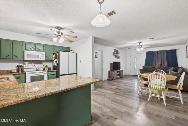 43 Pine Hill Drive, Carriere, MS 39426