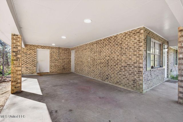 43 Pine Hill Drive, Carriere, MS 39426