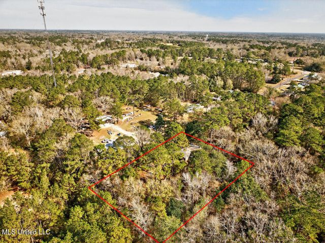 43 Pine Hill Drive, Carriere, MS 39426