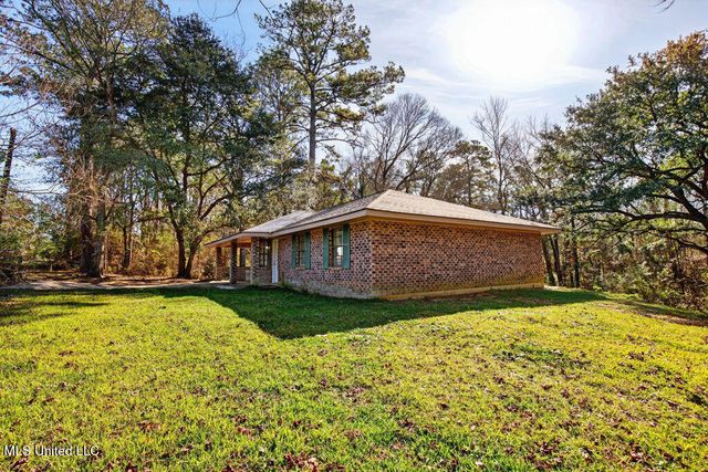 43 Pine Hill Drive, Carriere, MS 39426