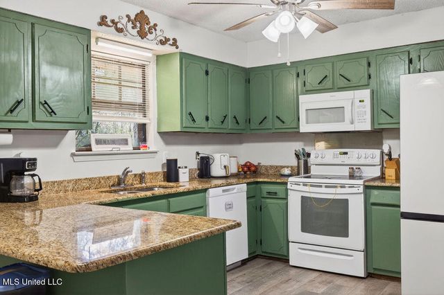 43 Pine Hill Drive, Carriere, MS 39426