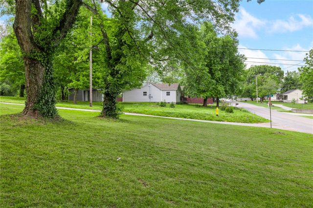1505 N Spring Road, Harrison, AR 72601