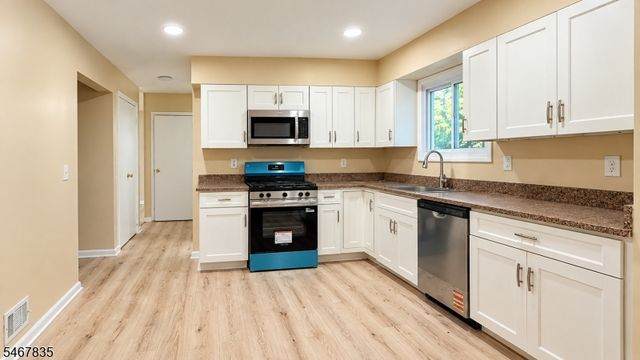34 Winthrop Dr, Manalapan Twp., NJ 07726