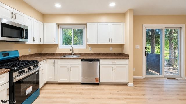 34 Winthrop Dr, Manalapan Twp., NJ 07726