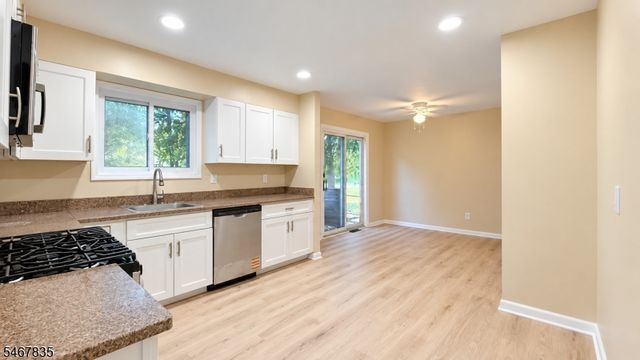 34 Winthrop Dr, Manalapan Twp., NJ 07726