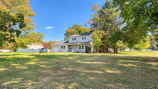 34 Winthrop Dr, Manalapan Twp., NJ 07726