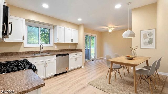 34 Winthrop Dr, Manalapan Twp., NJ 07726