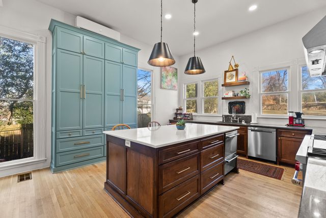 911 W Houston, Tyler, TX 75702