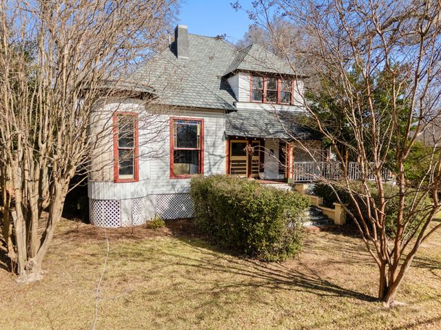 911 W Houston, Tyler, TX 75702