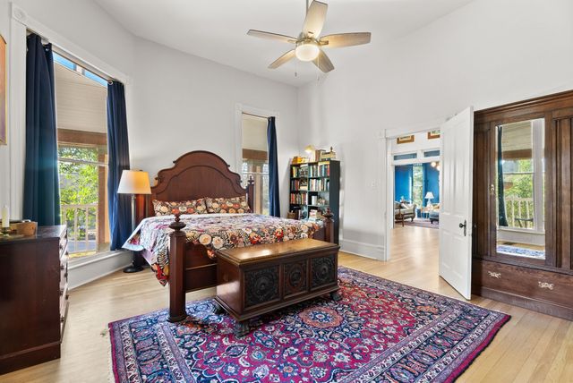 911 W Houston, Tyler, TX 75702