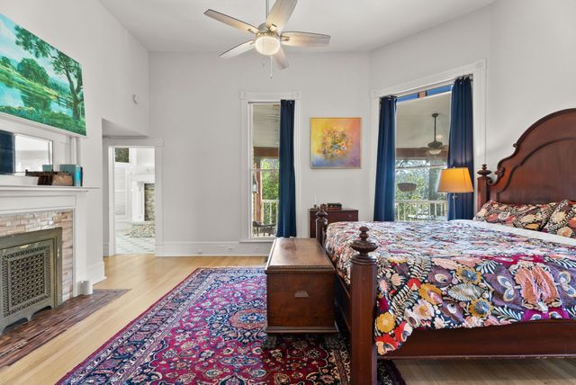 911 W Houston, Tyler, TX 75702