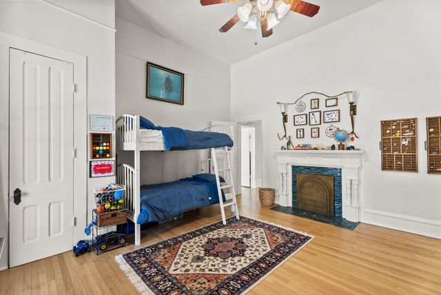 911 W Houston, Tyler, TX 75702