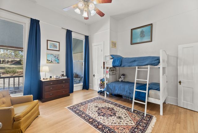 911 W Houston, Tyler, TX 75702