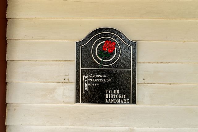 911 W Houston, Tyler, TX 75702