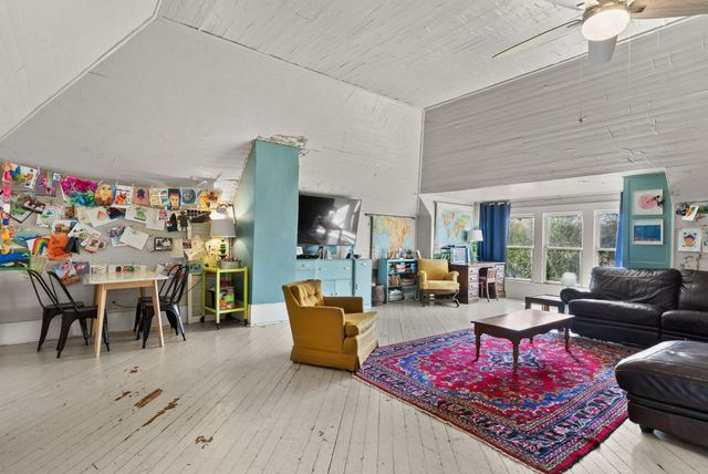 911 W Houston, Tyler, TX 75702