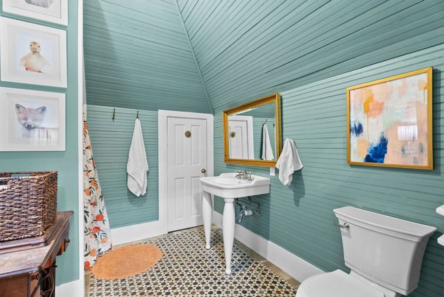 911 W Houston, Tyler, TX 75702