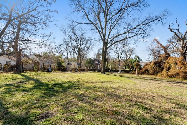 911 W Houston, Tyler, TX 75702