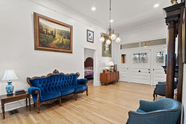 911 W Houston, Tyler, TX 75702