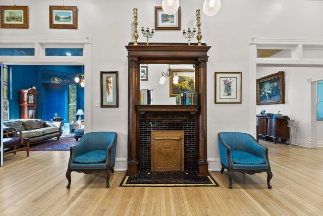 911 W Houston, Tyler, TX 75702