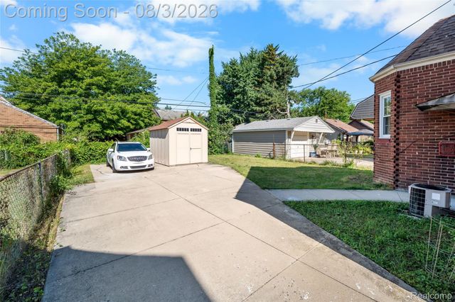 7841 E Morrow Circle, Dearborn, MI 48126
