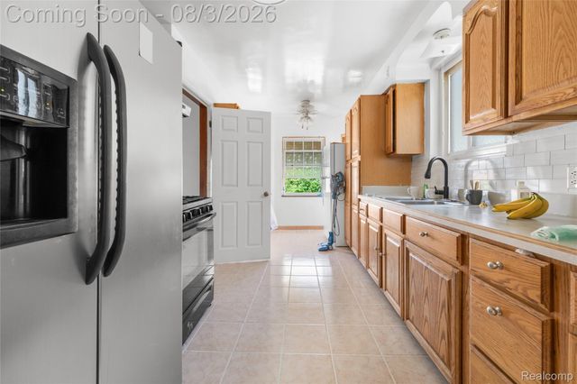 7841 E Morrow Circle, Dearborn, MI 48126