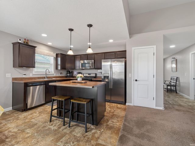 2423 Grand Canyon Corridor, Fort Wayne, IN 46808