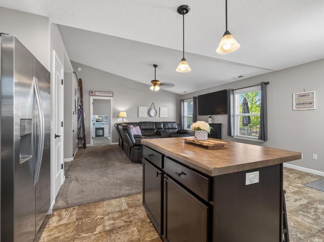 2423 Grand Canyon Corridor, Fort Wayne, IN 46808