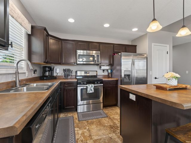 2423 Grand Canyon Corridor, Fort Wayne, IN 46808