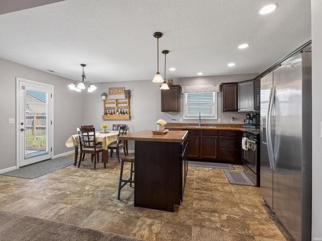 2423 Grand Canyon Corridor, Fort Wayne, IN 46808