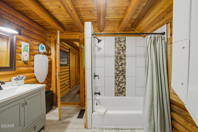 154 Smoky Mountain Way, Sevierville, TN 37876