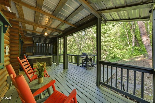 154 Smoky Mountain Way, Sevierville, TN 37876