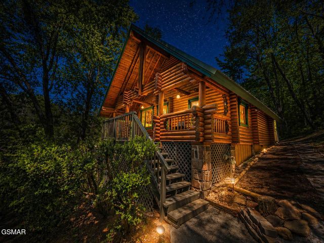 154 Smoky Mountain Way, Sevierville, TN 37876