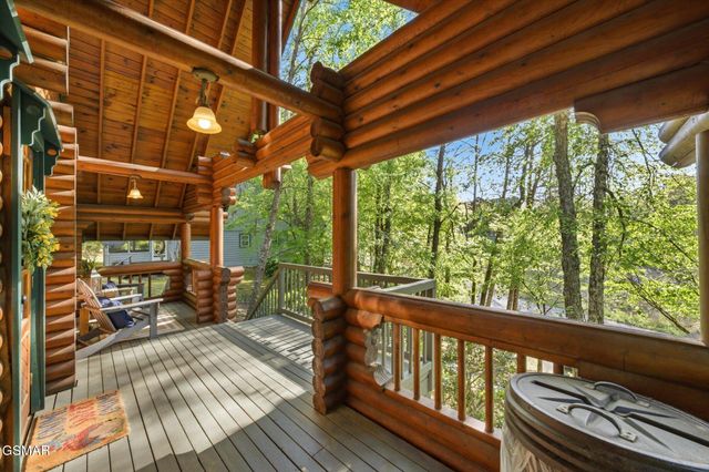 154 Smoky Mountain Way, Sevierville, TN 37876