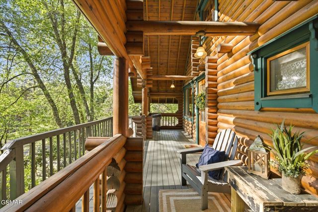 154 Smoky Mountain Way, Sevierville, TN 37876