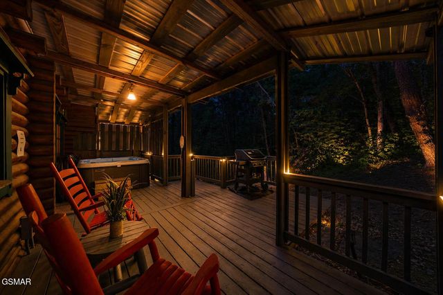 154 Smoky Mountain Way, Sevierville, TN 37876