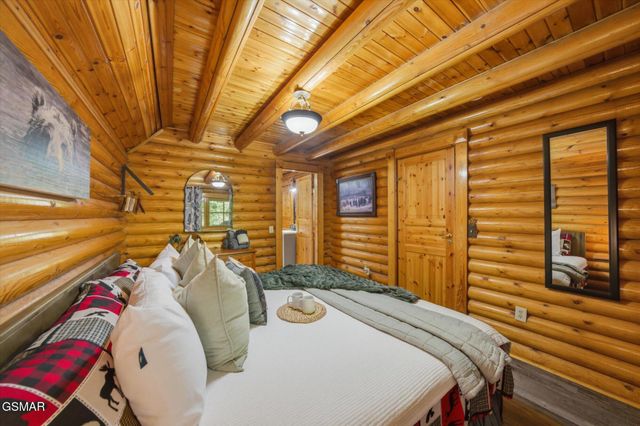 154 Smoky Mountain Way, Sevierville, TN 37876