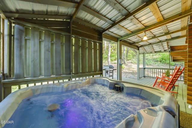 154 Smoky Mountain Way, Sevierville, TN 37876