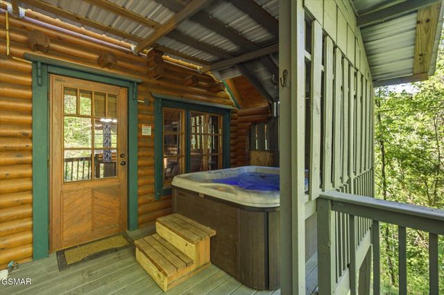 154 Smoky Mountain Way, Sevierville, TN 37876