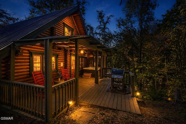 154 Smoky Mountain Way, Sevierville, TN 37876