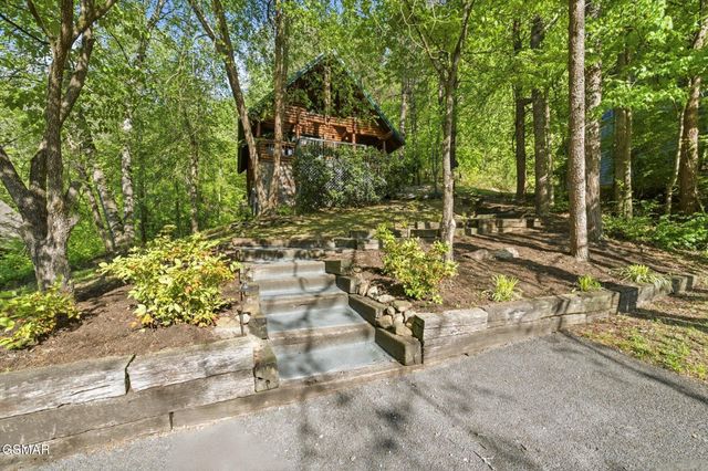 154 Smoky Mountain Way, Sevierville, TN 37876