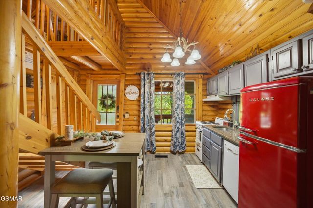154 Smoky Mountain Way, Sevierville, TN 37876